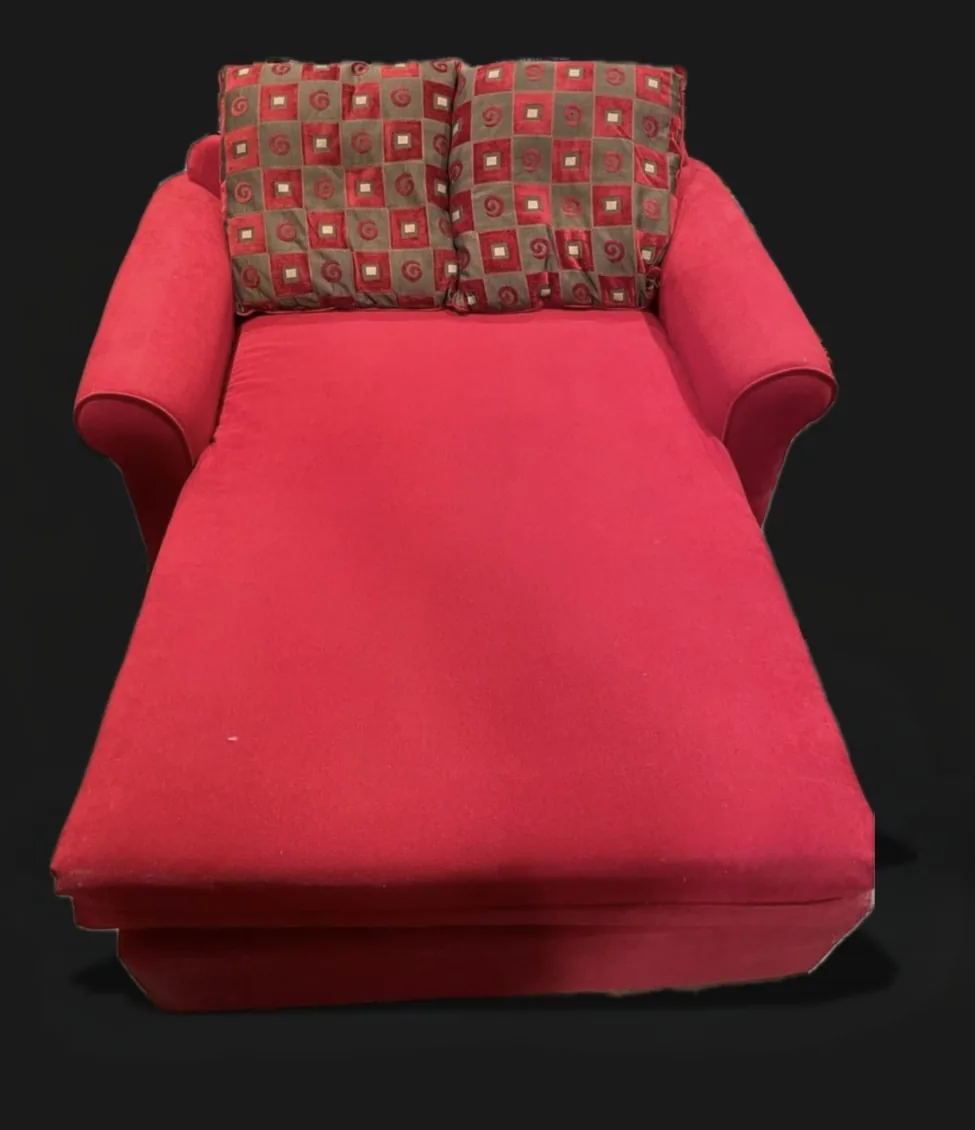 Extra-large red chaise lounge
